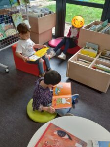 Les GS CP CE1 à la bibliothèque municipale…