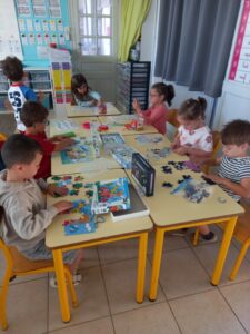 Les GS CP CE1 apprennent et grandissent tout en jouant…